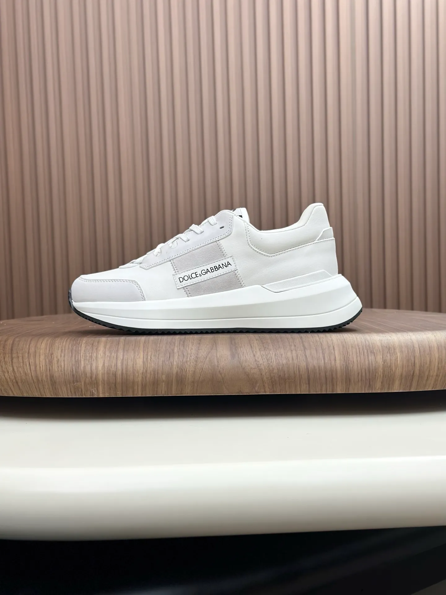 💰780••New arrivals••Dolce&Gabbana••DG✔️High-end men’s sports•casual shoes. Original goods from top counters. Original imported cowhide, multi-material splicing design ➕Imported cowhide lining, cowhide feet ➕Original TPR elastic outsole.  Size: 39-44 (38, 45 customized)